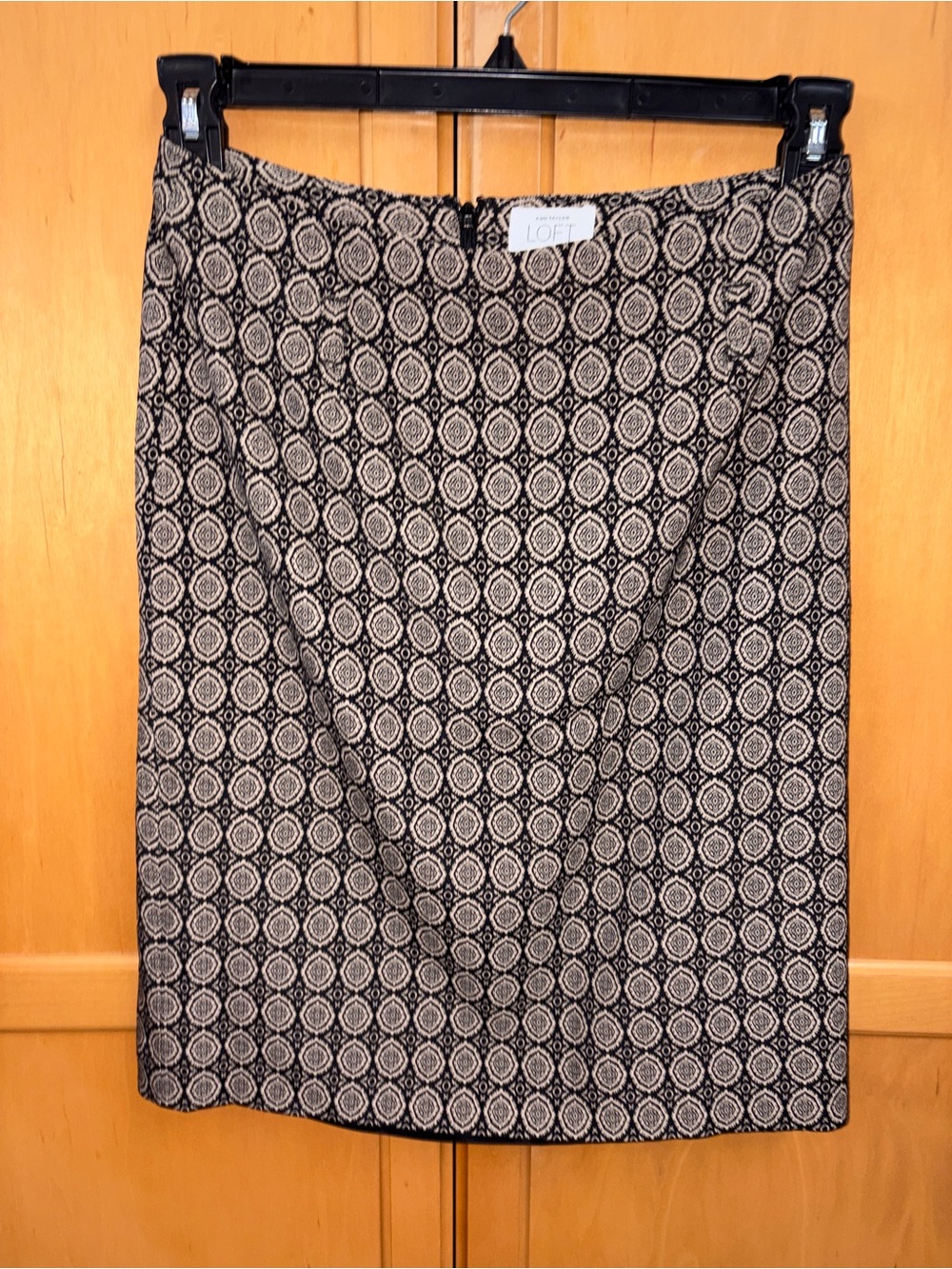 LOFT Women’s Medallion Pencil Skirt Lined Classic Minimalist Business Size 6 EUC